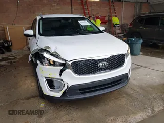 2017 Kia Sorento LX z VIN 5XYPGDA34HG283261, wystawiony jako IAAI lot #42096509 z przebiegiem 126 123 mil mil oraz . Historia ofert i sprzedaży dostępna na DreamBid. Obrazek 1.