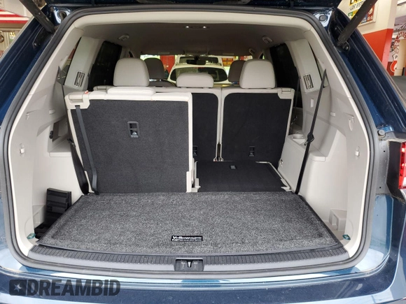 2023 Volkswagen Atlas SE z VIN 1V2HR2CA5PC527628, wystawiony jako IAAI lot #42569146 z przebiegiem 27 424 mil mil oraz . Historia ofert i sprzedaży dostępna na DreamBid. Obrazek 8.