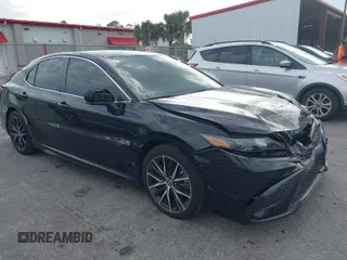 2021 Toyota Camry SE Nightshade with VIN 4T1G11AK2MU471174, listed as a IAAI auction lot 41740546 with 77,037 mi miles. Bid and sale history available at carsss.com. Image 1.