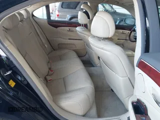 2010 Lexus LS 460 z VIN JTHBL5EF0A5096581, wystawiony jako IAAI lot #42119621 z przebiegiem 115 585 mil mil oraz . Historia ofert i sprzedaży dostępna na DreamBid. Obrazek 8.