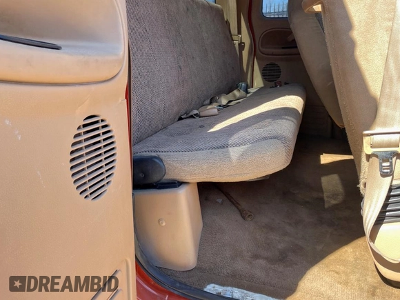 2000 Dodge 2500 z VIN 3B7KF2363YG104640, wystawiony jako Copart lot #45928635 z przebiegiem 206 162 mil mil oraz Czysty tytuł • Clean title. Historia ofert i sprzedaży dostępna na DreamBid. Obrazek 6.