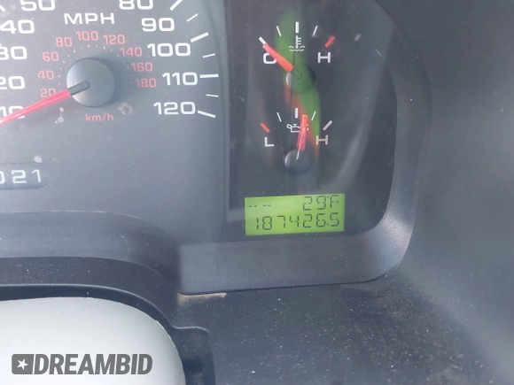 2007 Ford F-150 XLT with VIN 1FTRW12W07KB72332, listed as a IAAI auction lot 41629896 with 187,426 mi miles. Bid and sale history available at carsss.com. Image 7.