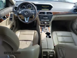 2012 Mercedes-Benz C 300 Sport z VIN WDDGF8BB1CA601416, wystawiony jako Copart lot #60269945 z przebiegiem 195 941 mil mil oraz Czysty tytuł • Clean title. Historia ofert i sprzedaży dostępna na DreamBid. Obrazek 8.