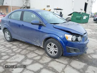 2012 Chevrolet Sonic LS z VIN 1G1JA5SH6C4199806, wystawiony jako IAAI lot #41454660 z przebiegiem 124 691 mil mil oraz . Historia ofert i sprzedaży dostępna na DreamBid. Obrazek 1.