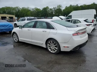 2015 Lincoln MKZ z VIN 3LN6L2J9XFR605027, wystawiony jako Copart lot #57724605 z przebiegiem 76 845 mil mil oraz Czysty tytuł • Clean title. Historia ofert i sprzedaży dostępna na DreamBid. Obrazek 2.