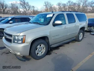 2010 Chevrolet Suburban LT with VIN 1GNUKJE35AR260614, listed as a IAAI auction lot 41835589 with 225,255 mi miles. Bid and sale history available at carsss.com. Image 2.