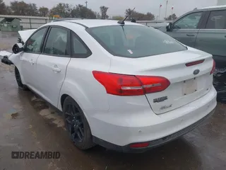 2016 Ford Focus SE z VIN 1FADP3F27GL326593, wystawiony jako IAAI lot #41024761 z przebiegiem 131 200 mil mil oraz . Historia ofert i sprzedaży dostępna na DreamBid. Obrazek 3.