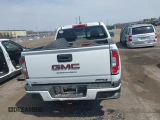 2021 GMC Canyon 4WD AT4 z VIN 1GTG6FENXM1291689, wystawiony jako IAAI lot #42038884 z przebiegiem 54 884 mil mil oraz . Historia ofert i sprzedaży dostępna na DreamBid. Obrazek 16.