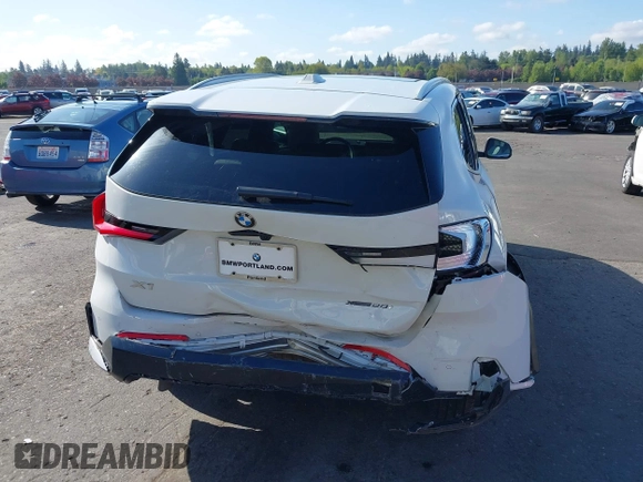 2024 BMW X1 xDrive28i с VIN WBX73EF0XR5Z50590, выставлен на аукционе IAAI как лот 42052219 с пробегом 3 158 миль миль и . История ставок и продаж доступна на DreamBid. Изображение 6.