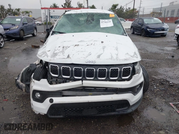 2023 Jeep Compass Latitude z VIN 3C4NJDBN5PT552769, wystawiony jako IAAI lot #41786110 z przebiegiem 53 133 mil mil oraz . Historia ofert i sprzedaży dostępna na DreamBid. Obrazek 6.