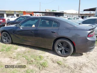 2017 Dodge Charger SXT z VIN 2C3CDXHG7HH559035, wystawiony jako IAAI lot #41942172 z przebiegiem 194 941 mil mil oraz . Historia ofert i sprzedaży dostępna na DreamBid. Obrazek 14.