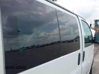 2020 Chevrolet Express Passenger LT z VIN 1GAZGPFG0L1170592, wystawiony jako IAAI lot #39919731 z przebiegiem 124 012 mil mil oraz . Historia ofert i sprzedaży dostępna na DreamBid. Obrazek 19.
