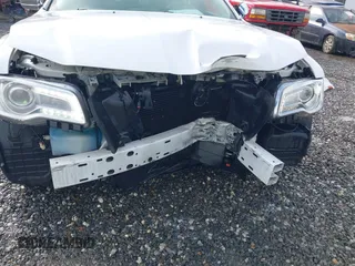 2019 Chrysler 300 Limited with VIN 2C3CCAKGXKH577948, listed as a IAAI auction lot 40908813 with 117,602 mi miles. Bid and sale history available at carsss.com. Image 6.