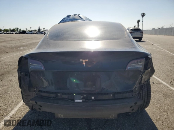 2018 Tesla Model 3 Long Range Battery z VIN 5YJ3E1EA8JF123005, wystawiony jako Copart lot #57272825 z przebiegiem 170 951 mil mil oraz Szkoda całkowita • Salvage title. Historia ofert i sprzedaży dostępna na DreamBid. Obrazek 6.