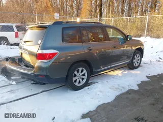 2013 Toyota Highlander with VIN 5TDZK3EH1DS137016, listed as a IAAI auction lot 41292324 with 157,156 mi miles. Bid and sale history available at carsss.com. Image 4.