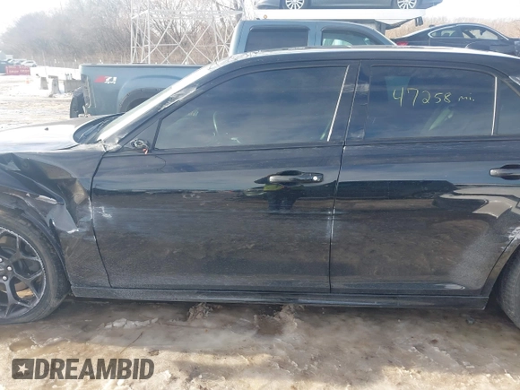 2020 Chrysler 300 S z VIN 2C3CCABT0LH180828, wystawiony jako IAAI lot #41370520 z przebiegiem 47 258 mil mil oraz . Historia ofert i sprzedaży dostępna na DreamBid. Obrazek 14.