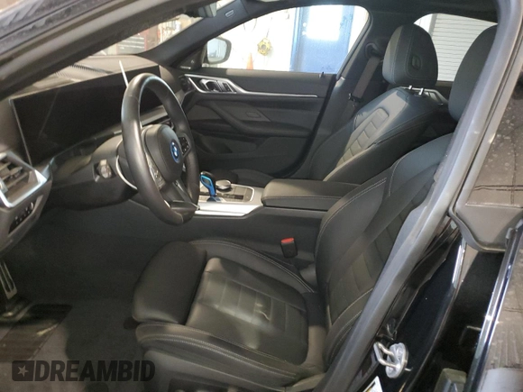 2022 BMW i4 eDrive40 z VIN WBY73AW02NFM83593, wystawiony jako Copart lot #69718443 z przebiegiem 3 352 mil mil oraz . Historia ofert i sprzedaży dostępna na DreamBid. Obrazek 7.