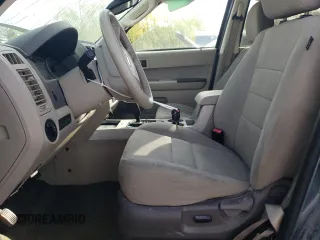 2012 Ford Escape XLT z VIN 1FMCU0D71CKA38530, wystawiony jako Copart lot #54211035 z przebiegiem 136 193 mil mil oraz Szkoda całkowita • Salvage title. Historia ofert i sprzedaży dostępna na DreamBid. Obrazek 7.