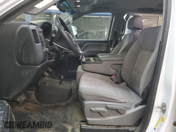 2018 GMC Sierra 2500HD z VIN 1GT12REG7JF264498, wystawiony jako Copart lot #82891494 z przebiegiem 206 152 mil mil oraz Szkoda całkowita • Salvage title. Historia ofert i sprzedaży dostępna na DreamBid. Obrazek 7.