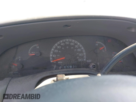 1999 Ford F-250 z VIN 1FTPF28W2XNB25385, wystawiony jako IAAI lot #42768047 z przebiegiem Nie podano mil oraz . Historia ofert i sprzedaży dostępna na DreamBid. Obrazek 7.