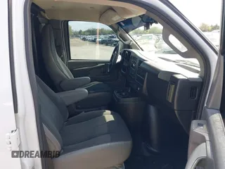 2022 GMC Savana Cargo Van with VIN 1GTW7AFP6N1220762, listed as a IAAI auction lot 41596612 with 23,305 mi miles. Bid and sale history available at carsss.com. Image 5.