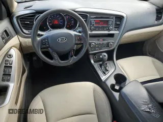 2012 Kia Optima LX z VIN 5XXGM4A70CG070588, wystawiony jako Copart lot #57240995 z przebiegiem 137 601 mil mil oraz Szkoda całkowita • Salvage title. Historia ofert i sprzedaży dostępna na DreamBid. Obrazek 8.