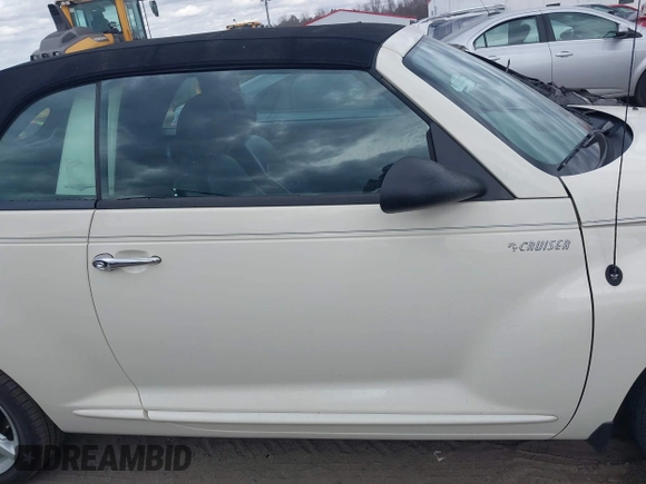 2005 Chrysler PT Cruiser GT with VIN 3C3AY75SX5T265880, listed as a IAAI auction lot 41722904 with 83,565 mi miles. Bid and sale history available at carsss.com. Image 13.