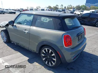 2019 MINI Hardtop Cooper S z VIN WMWXP7C51K2A50911, wystawiony jako IAAI lot #42194823 z przebiegiem 32 820 mil mil oraz . Historia ofert i sprzedaży dostępna na DreamBid. Obrazek 3.
