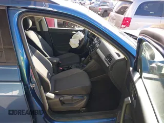 2018 Volkswagen Tiguan S с VIN 3VV1B7AX4JM059717, выставлен на аукционе IAAI как лот 40844600 с пробегом 32 540 миль миль и . История ставок и продаж доступна на DreamBid. Изображение 5.