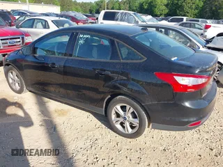2013 Ford Focus SE z VIN 1FADP3F2XDL311811, wystawiony jako IAAI lot #42127000 z przebiegiem 136 683 mil mil oraz . Historia ofert i sprzedaży dostępna na DreamBid. Obrazek 3.