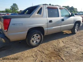 2004 Chevrolet Avalanche with VIN 3GNEC12T64G264780, listed as a IAAI auction lot 42003058 with 238,732 mi miles. Bid and sale history available at carsss.com. Image 4.