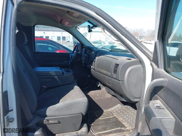 2009 Chevrolet Silverado 1500 LT with VIN 1GCEK29029Z130899, listed as a IAAI auction lot 41497426 with 161,609 mi miles. Bid and sale history available at carsss.com. Image 5.