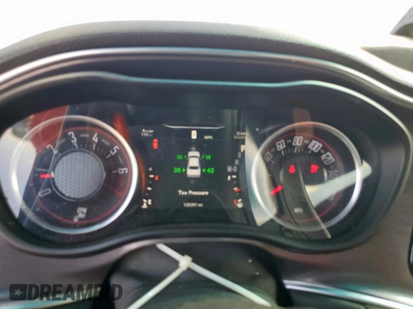 2016 Dodge Challenger SXT Plus z VIN 2C3CDZAG6GH306583, wystawiony jako Copart lot #55826495 z przebiegiem 135 391 mil mil oraz Szkoda całkowita • Salvage title. Historia ofert i sprzedaży dostępna na DreamBid. Obrazek 9.