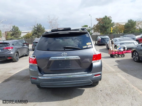 2013 Toyota Highlander with VIN 5TDZK3EH8DS142438, listed as a IAAI auction lot 41457469 with 165,347 mi miles. Bid and sale history available at carsss.com. Image 17.