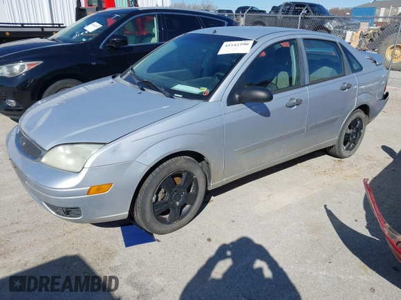 2006 Ford Focus S with VIN 1FAHP34N56W197930, listed as a IAAI auction lot 41842290 with 269,935 mi miles and . Bid and sale history available at carsss.com. Image 2.