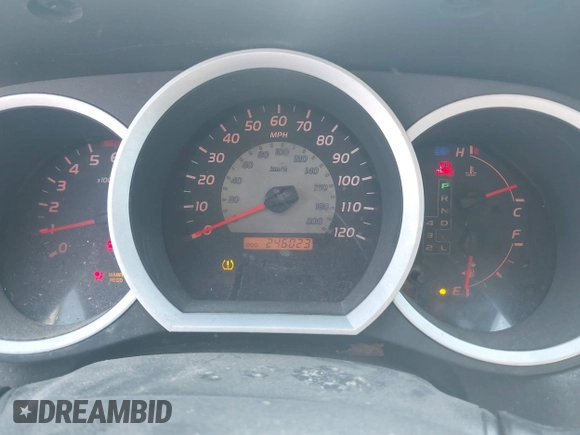 2007 Toyota Tacoma PreRunner z VIN 5TETU62N47Z425048, wystawiony jako IAAI lot #41592137 z przebiegiem 246 023 mil mil oraz . Historia ofert i sprzedaży dostępna na DreamBid. Obrazek 7.