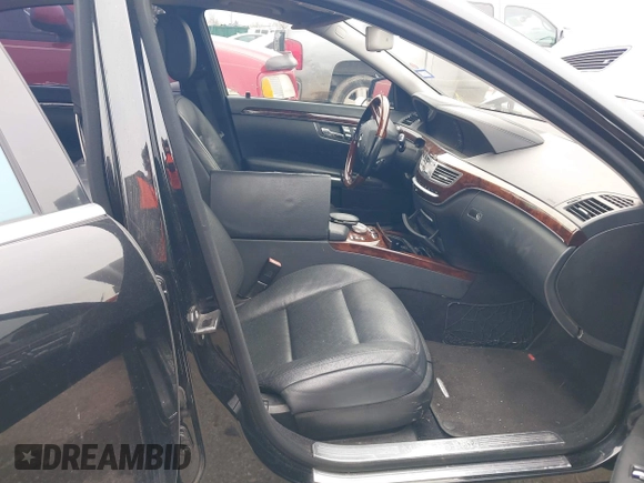 2011 Mercedes-Benz S-Class S 550 with VIN WDDNG7BB1BA362219, listed as a IAAI auction lot 41439408 with 165,076 mi miles. Bid and sale history available at carsss.com. Image 5.
