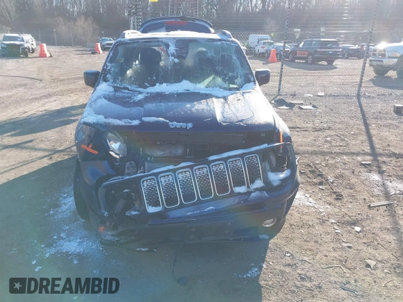2020 Jeep Renegade Latitude with VIN ZACNJABB4LPL27228, listed as a IAAI auction lot 41271336 with 44,098 mi miles. Bid and sale history available at carsss.com. Image 6.