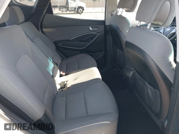 2017 Hyundai Santa Fe 2.4L z VIN 5XYZT3LB2HG383765, wystawiony jako IAAI lot #38642722 z przebiegiem 76 420 mil mil oraz . Historia ofert i sprzedaży dostępna na DreamBid. Obrazek 8.