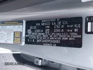 2023 Kia Forte LXS z VIN 3KPF24AD5PE606683, wystawiony jako IAAI lot #41216622 z przebiegiem 38 827 mil mil oraz . Historia ofert i sprzedaży dostępna na DreamBid. Obrazek 9.