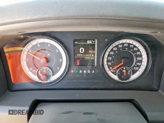 2022 Ram 1500 Tradesman z VIN 3C6RR7KG7NG375443, wystawiony jako Copart lot #45887735 z przebiegiem 2 301 mil mil oraz Szkoda całkowita • Salvage title. Historia ofert i sprzedaży dostępna na DreamBid. Obrazek 9.