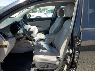 2017 Hyundai Tucson Value z VIN KM8J33A25HU285145, wystawiony jako Copart lot #53126025 z przebiegiem 89 912 mil mil oraz Szkoda całkowita • Salvage title. Historia ofert i sprzedaży dostępna na DreamBid. Obrazek 7.