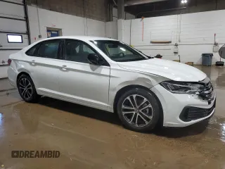 2024 Volkswagen Jetta Sport z VIN 3VWAM7BU9RM092279, wystawiony jako Copart lot #83995304 z przebiegiem 1 439 mil mil oraz Szkoda całkowita • Salvage title. Historia ofert i sprzedaży dostępna na DreamBid. Obrazek 4.