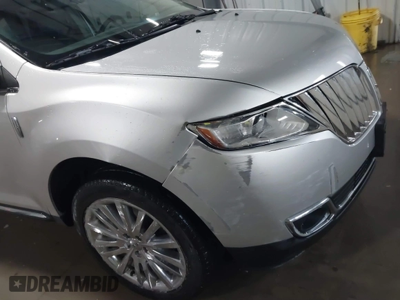 2014 Lincoln MKX with VIN 2LMDJ8JK7EBL16661, listed as a IAAI auction lot 41595967 with 77,868 mi miles. Bid and sale history available at carsss.com. Image 18.