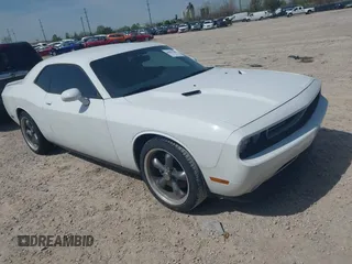 2013 Dodge Challenger SXT z VIN 2C3CDYAG4DH652329, wystawiony jako IAAI lot #42052208 z przebiegiem 197 419 mil mil oraz . Historia ofert i sprzedaży dostępna na DreamBid. Obrazek 1.