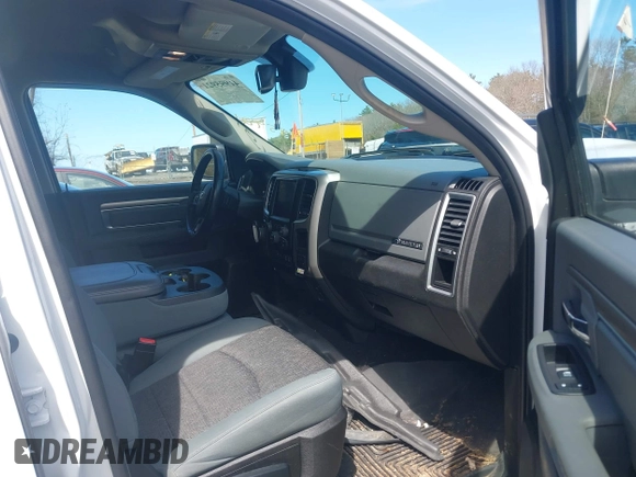 2019 Ram 1500 Big Horn z VIN 1C6RR7LT6KS689861, wystawiony jako IAAI lot #41995921 z przebiegiem 82 409 mil mil oraz . Historia ofert i sprzedaży dostępna na DreamBid. Obrazek 5.