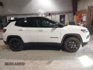 2022 Jeep Compass Latitude with VIN 3C4NJDBB2NT171240, listed as a IAAI auction lot 41206428 with 39,086 mi miles and . Bid and sale history available at DreamBid. Image 13.