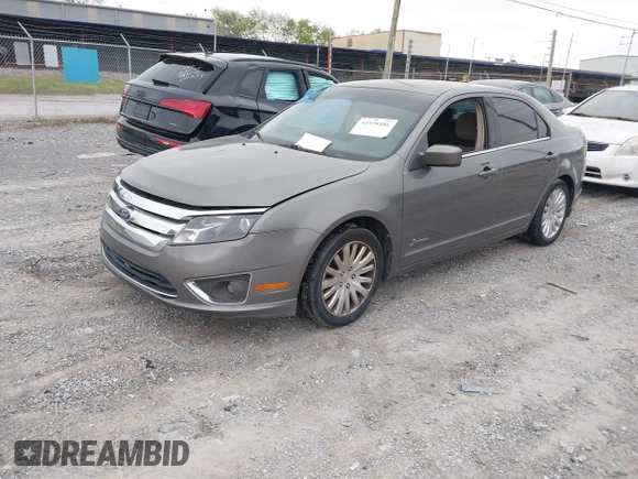 2010 Ford Fusion Hybrid z VIN 3FADP0L31AR326917, wystawiony jako IAAI lot #41938486 z przebiegiem 132 845 mil mil oraz . Historia ofert i sprzedaży dostępna na DreamBid. Obrazek 2.