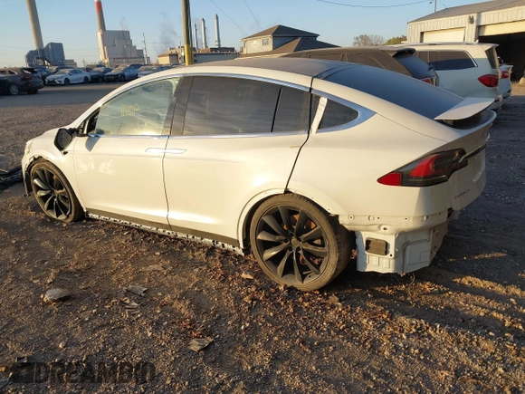 2017 Tesla Model X 90D z VIN 5YJXCBE20HF050017, wystawiony jako IAAI lot #41145641 z przebiegiem Nie podano mil oraz . Historia ofert i sprzedaży dostępna na DreamBid. Obrazek 3.