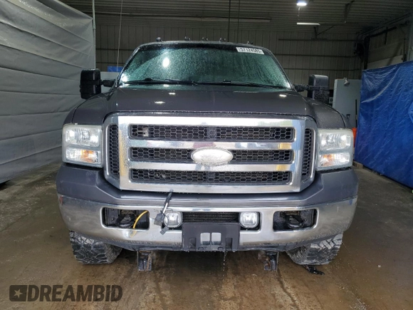 2005 Ford F-350 XL with VIN 1FTWX31P35EB41027, listed as a Copart auction lot 57124585 with 304,957 mi miles and Salvage title. Bid and sale history available at DreamBid. Image 5.